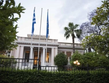 Μαξίμου κατά Κ. Μητσοτάκη: «Επιλέγει την πατριδοκαπηλία από την εθνική ευθύνη»